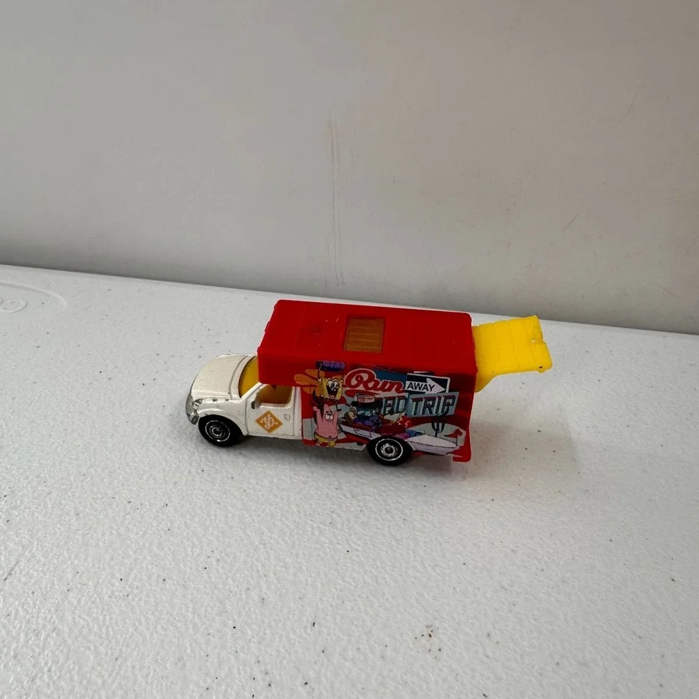 SpongeBob SquarePants‎ Mattel Die-Cast Moving Truck 2008 Collectible Pearl White